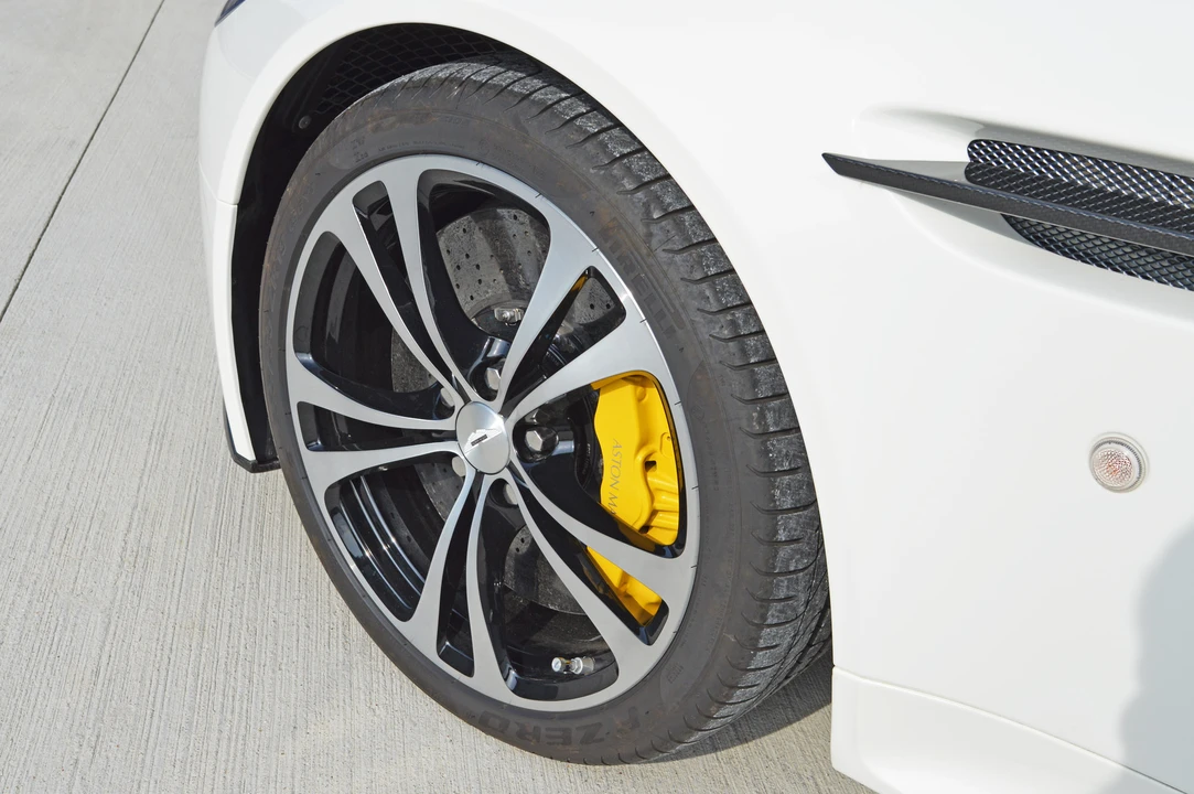 2016 Aston Martin V12 Vantage (2010-2018) - Image 13 of 31