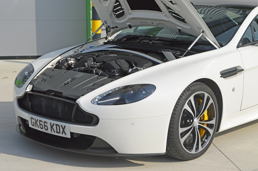 2016 Aston Martin V12 Vantage (2010-2018) - Image 25 of 31