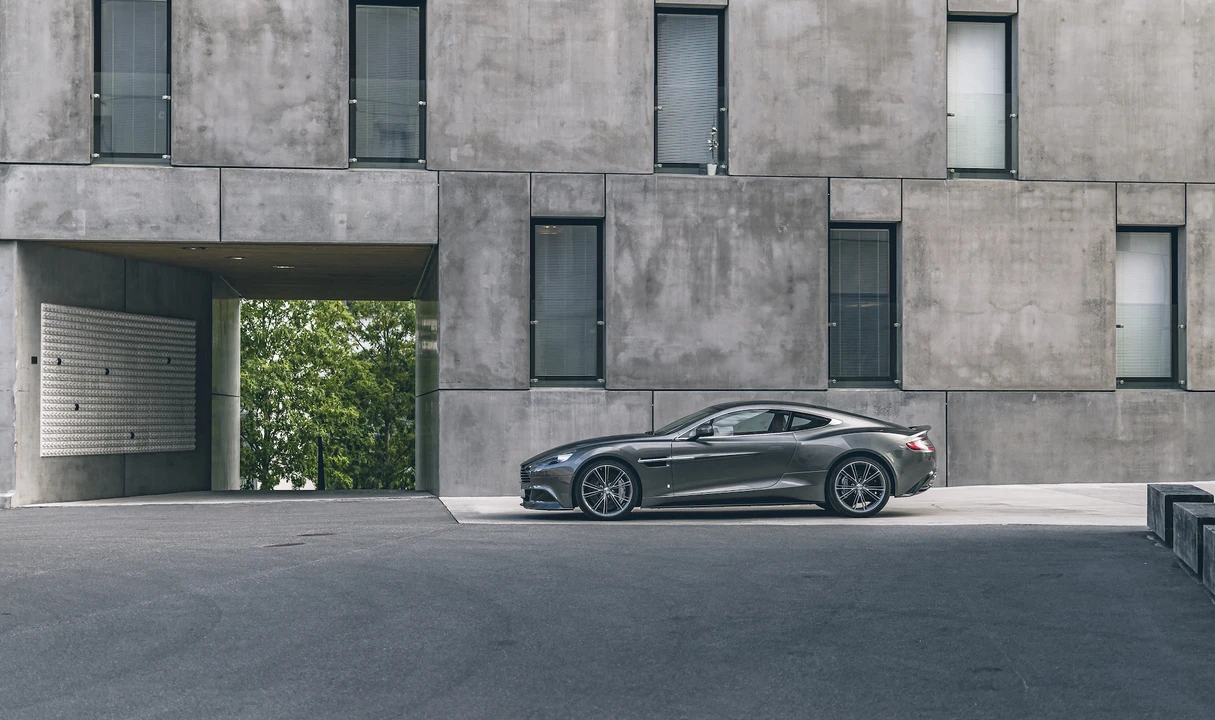 2016 Aston Martin Vanquish 2nd Gen - Image 17 of 31