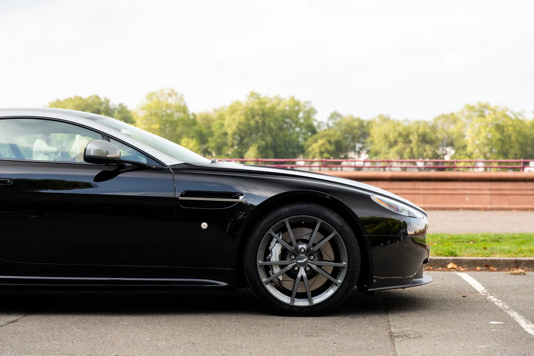 2016 Aston Martin V8 Vantage (2006-2017) - Image 27 of 31