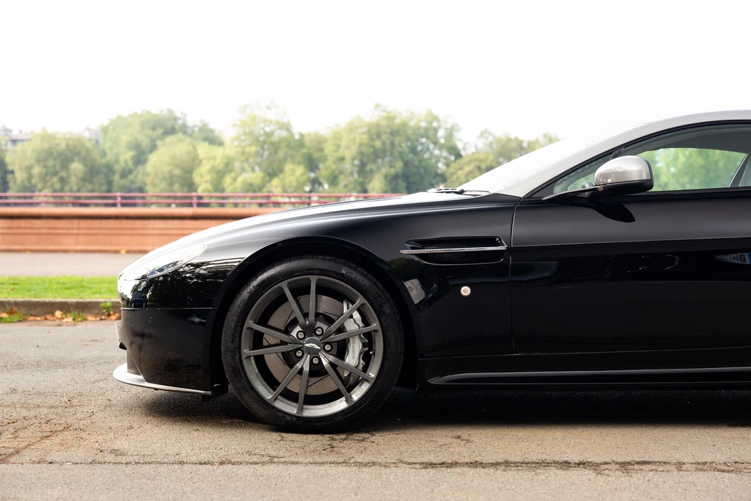 2016 Aston Martin V8 Vantage (2006-2017) - Image 17 of 31