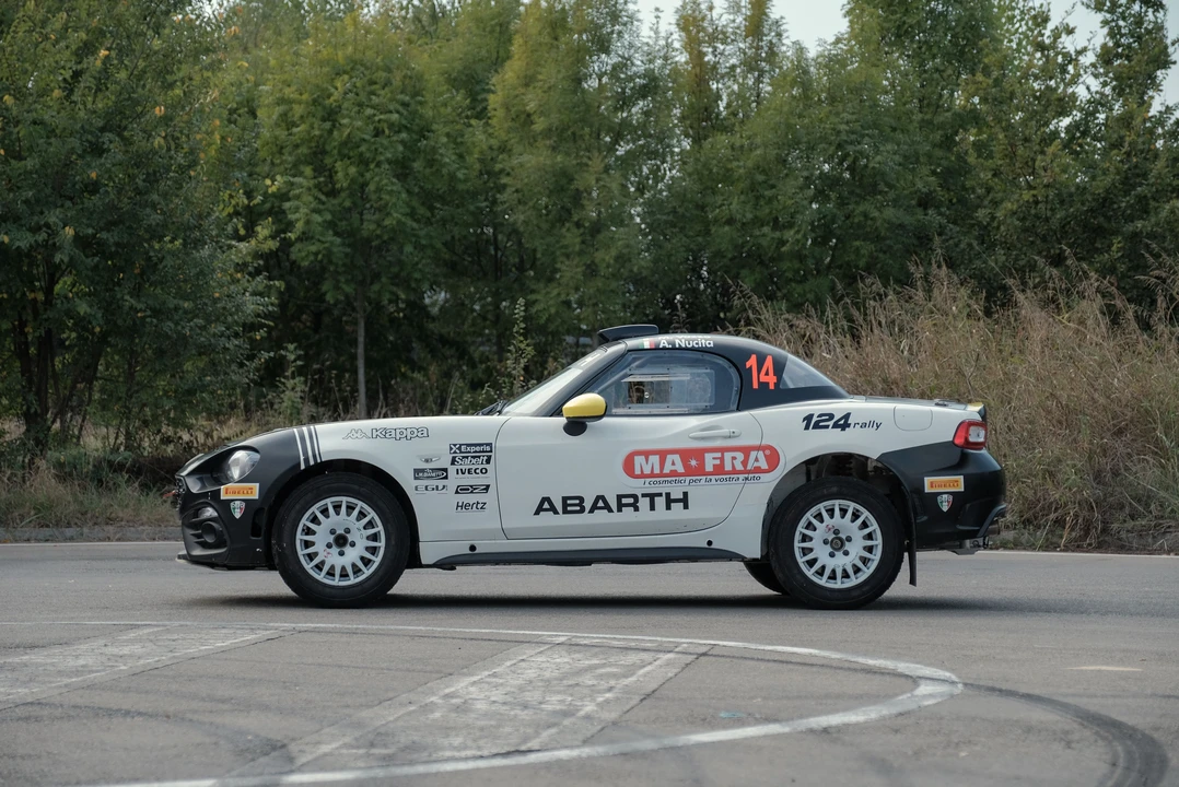 2016 Abarth - Image 17 of 31