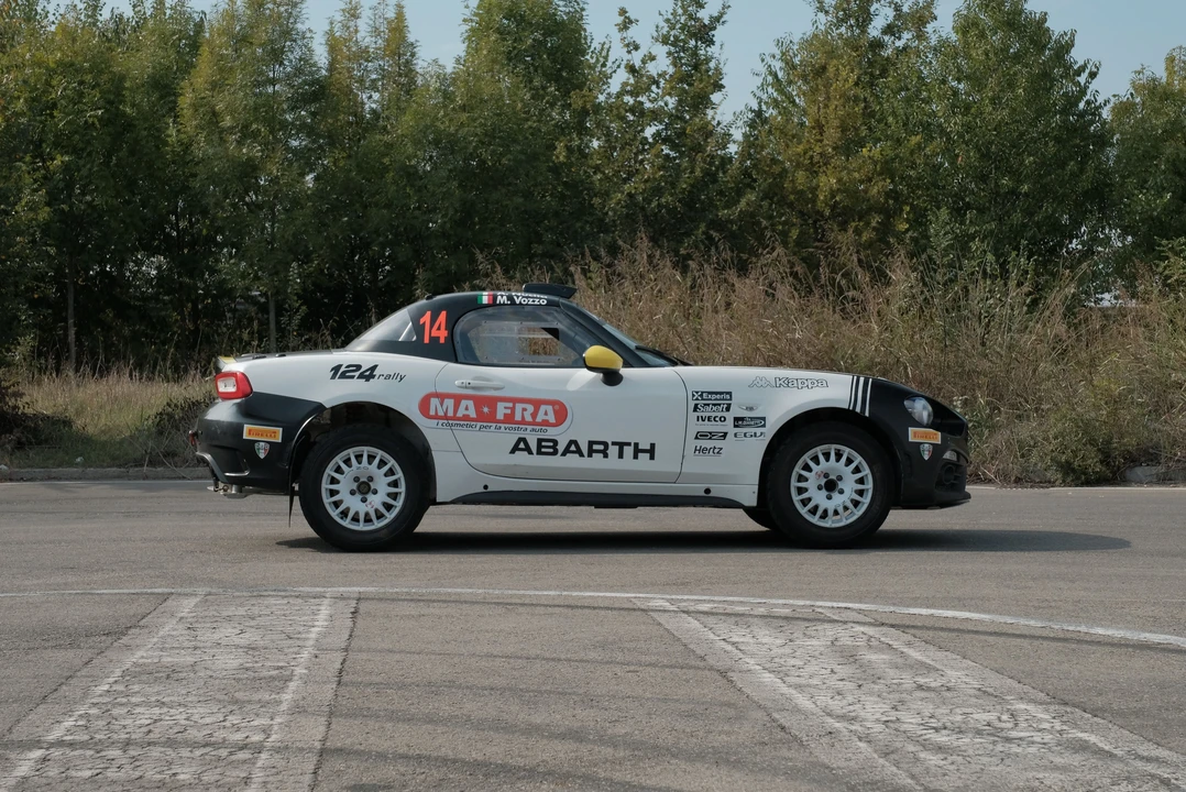 2016 Abarth - Image 28 of 31