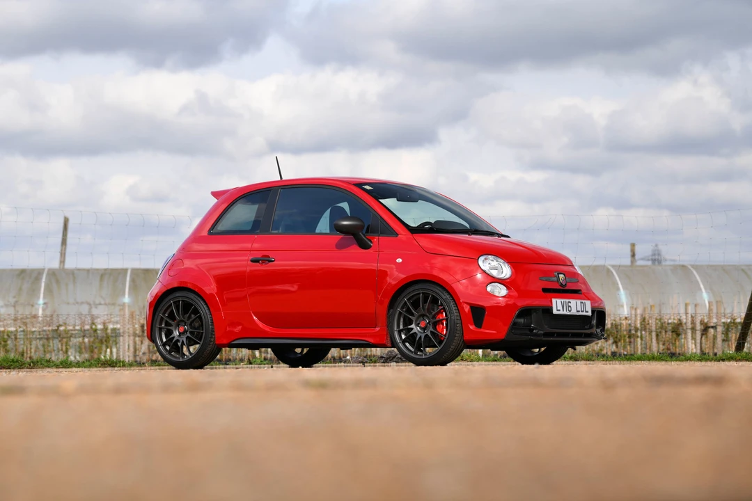 2016 Abarth - Image 4 of 31