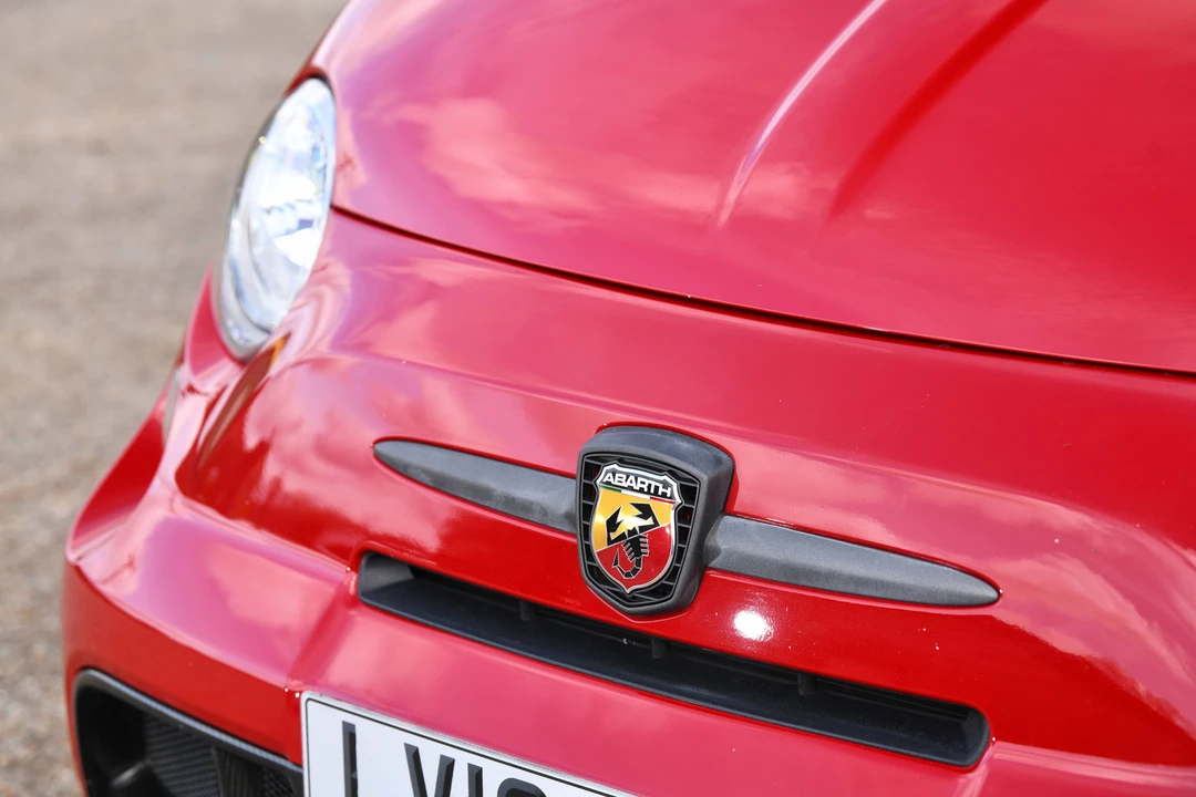 2016 Abarth - Image 27 of 31