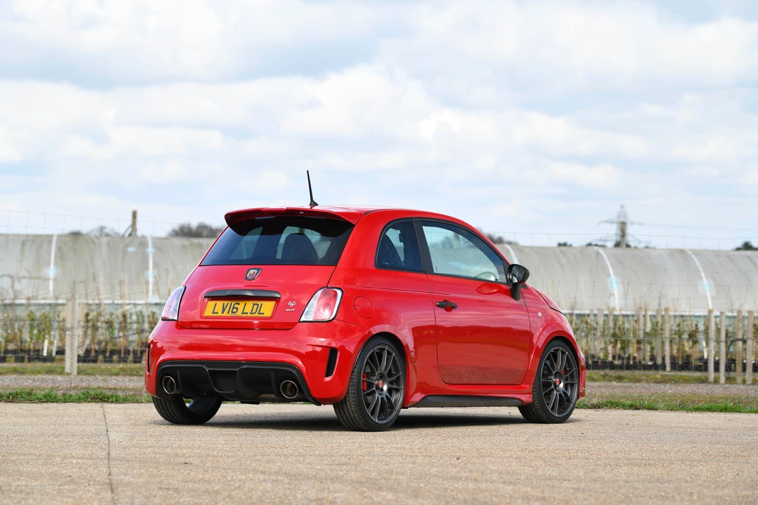 2016 Abarth - Image 16 of 31