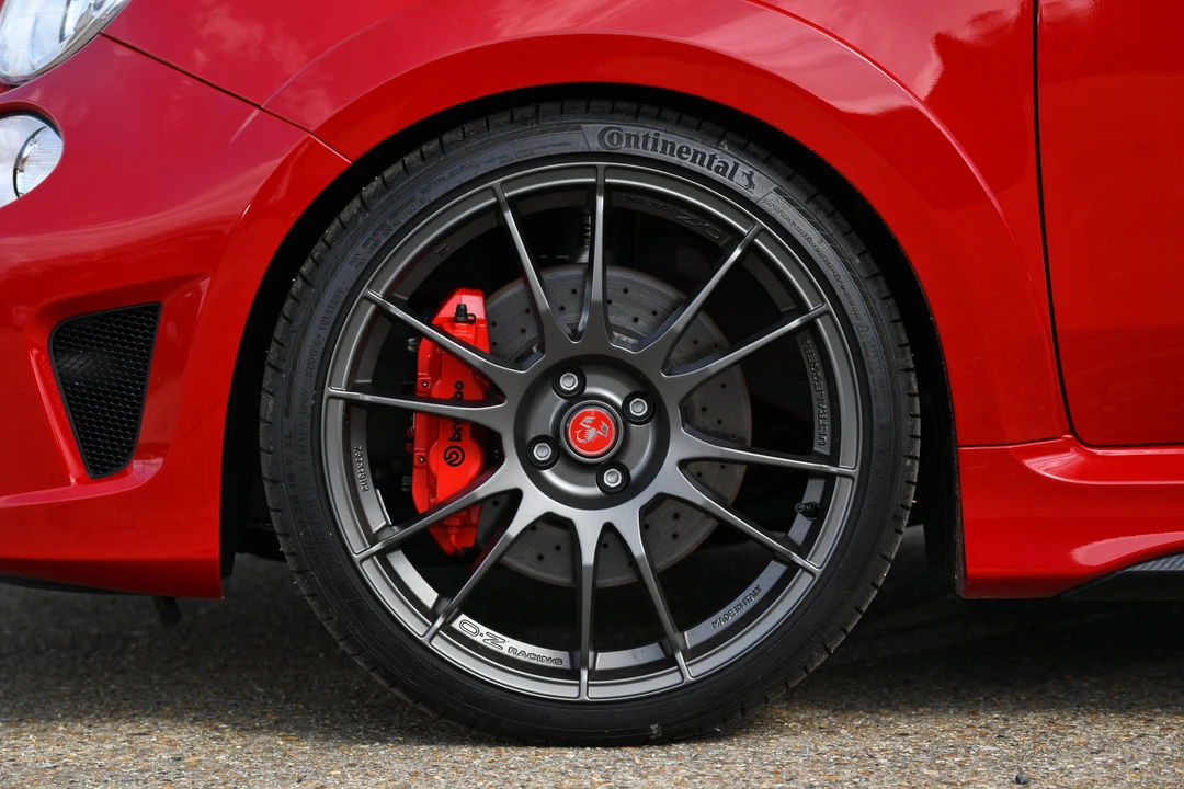 2016 Abarth - Image 20 of 31