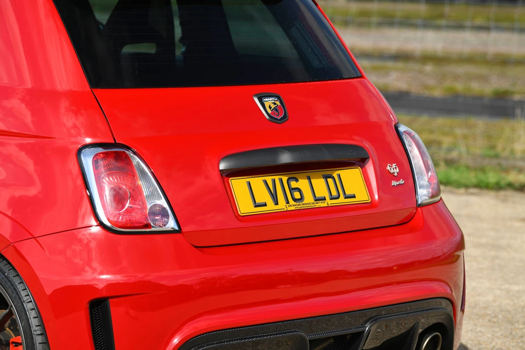 2016 Abarth - Image 22 of 31
