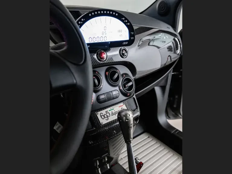 2016 Abarth - Image 18 of 31