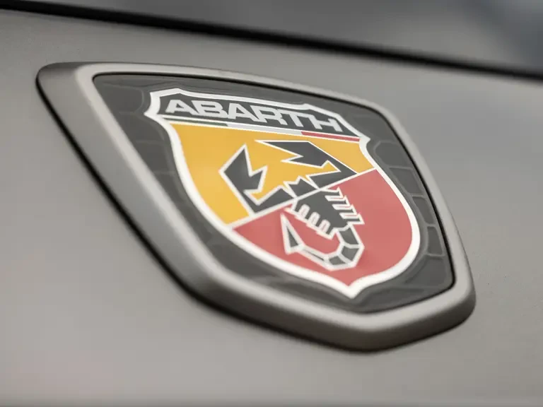 2016 Abarth - Image 7 of 31