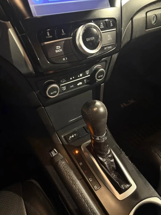 2016 Acura ILX - Image 5 of 12