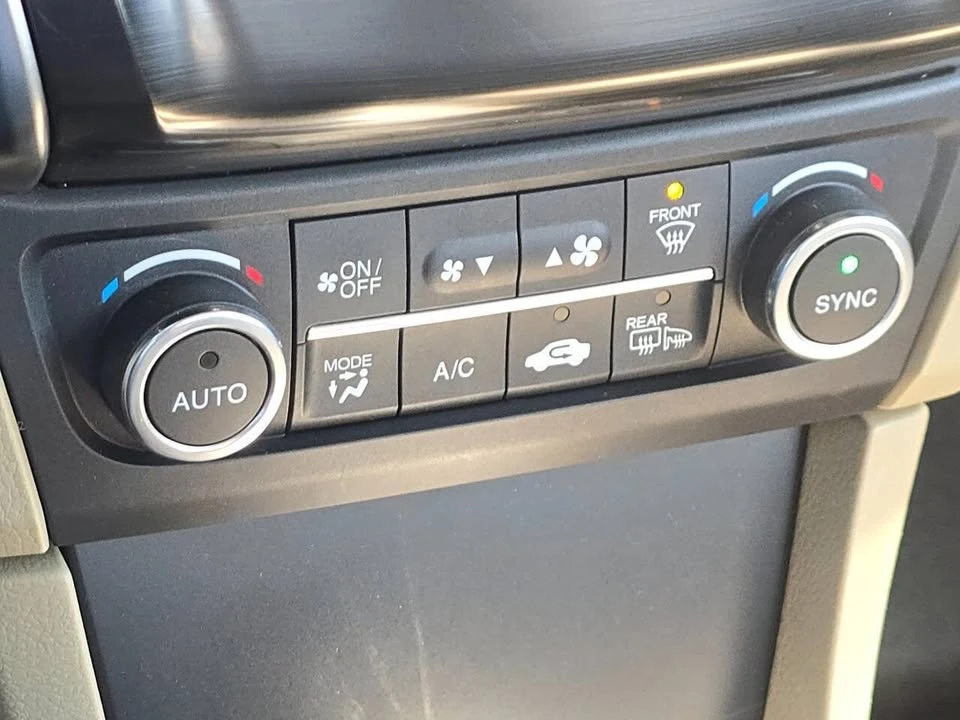 2016 Acura ILX - Image 16 of 20