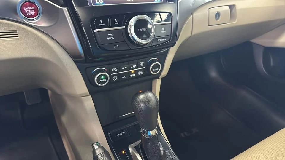2016 Acura ILX - Image 15 of 20
