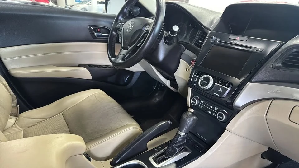 2016 Acura ILX - Image 10 of 20