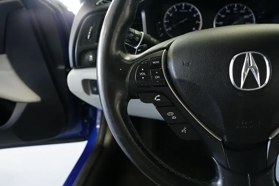 2016 Acura ILX - Image 12 of 17
