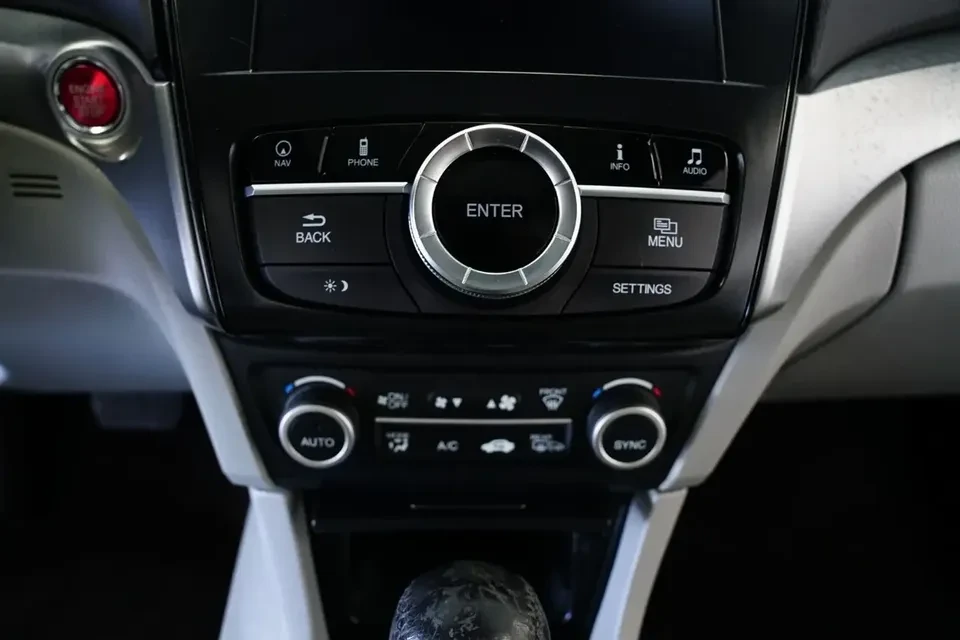 2016 Acura ILX - Image 15 of 17