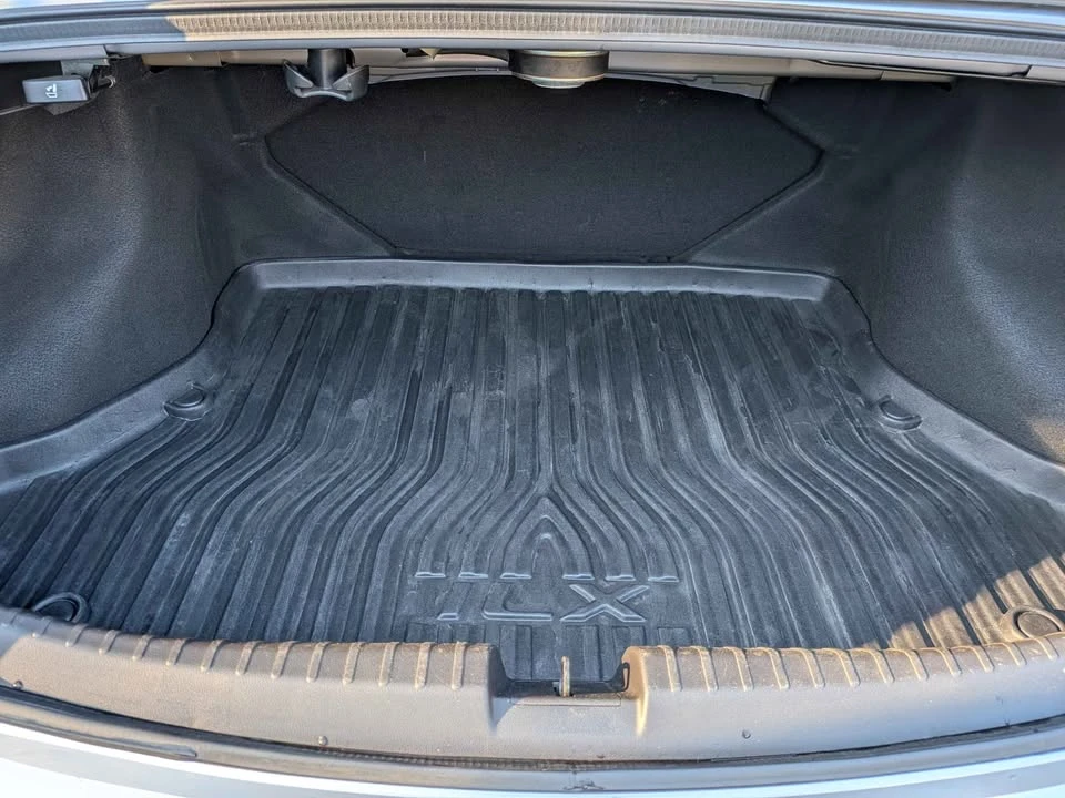2016 Acura ILX - Image 12 of 19
