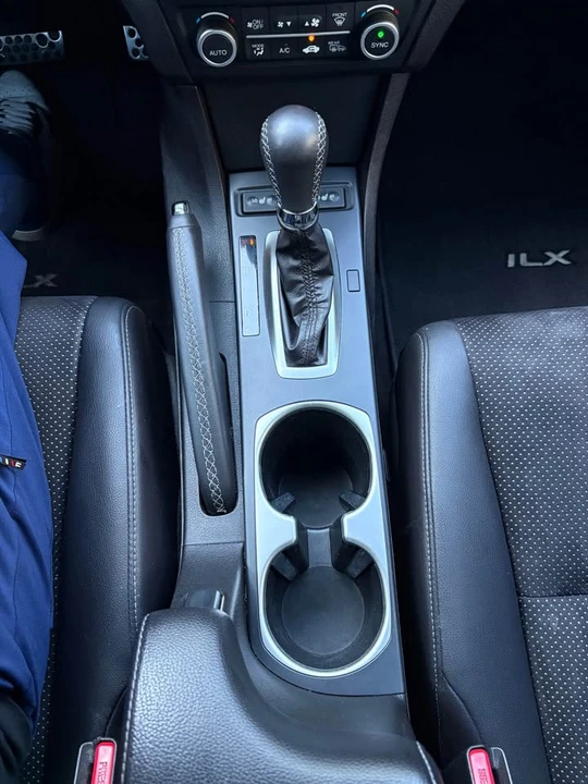 2016 Acura ILX - Image 10 of 12