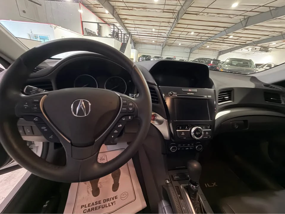 2016 Acura ILX - Image 2 of 4