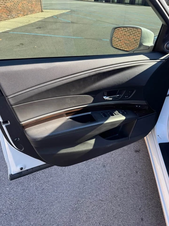 2016 Acura RLX - Image 17 of 20