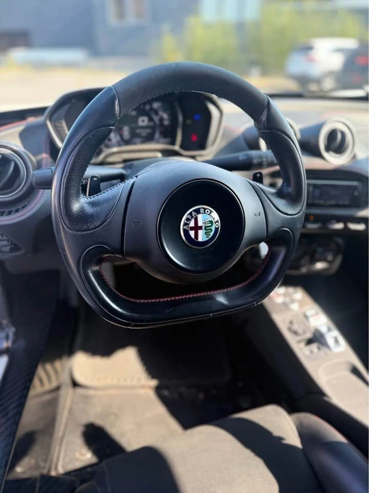 2016 Alfa Romeo 4C - Image 10 of 11