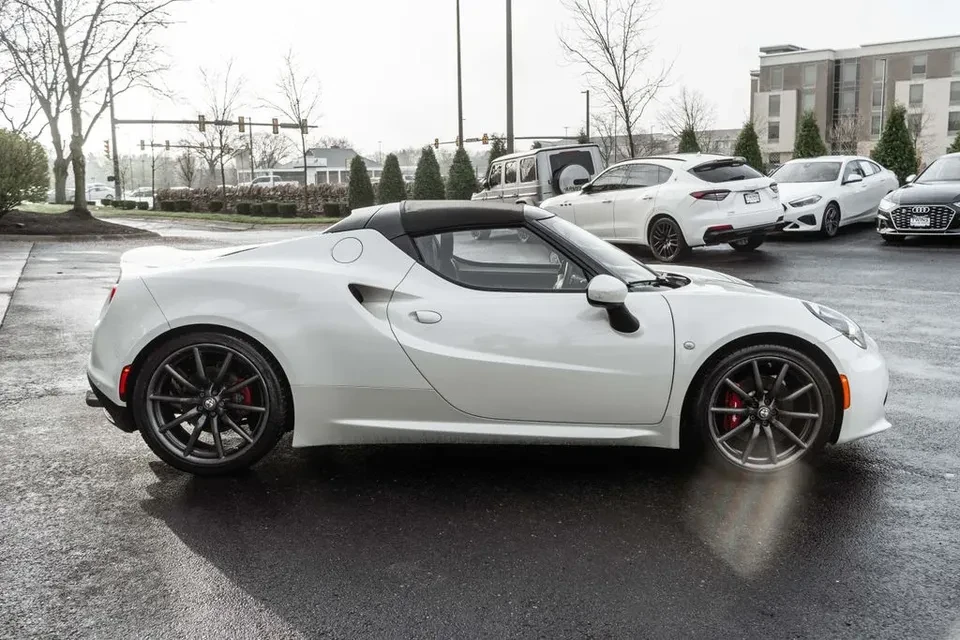 2016 Alfa Romeo 4C - Image 2 of 20