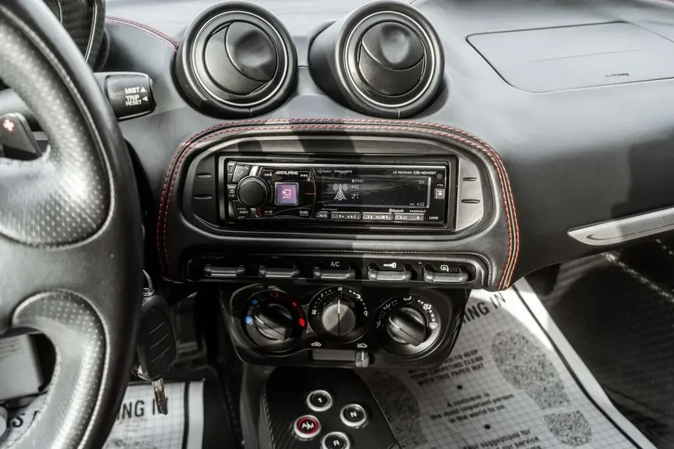 2016 Alfa Romeo 4C - Image 11 of 20