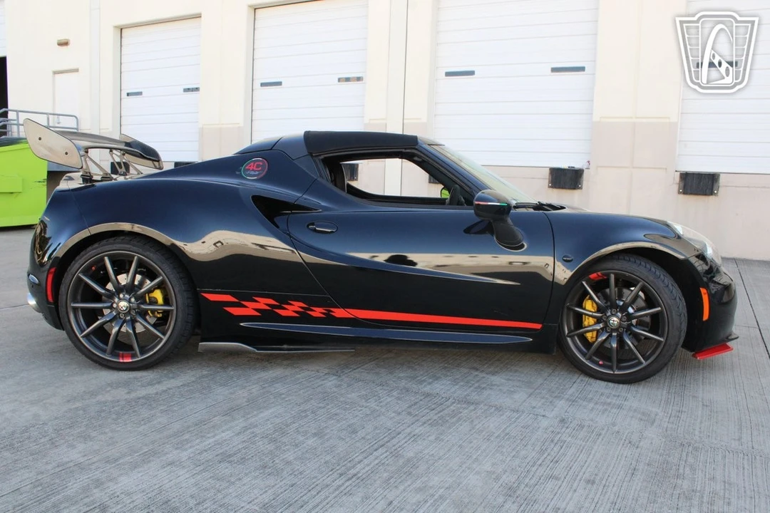 2016 Alfa Romeo 4C - Image 27 of 31