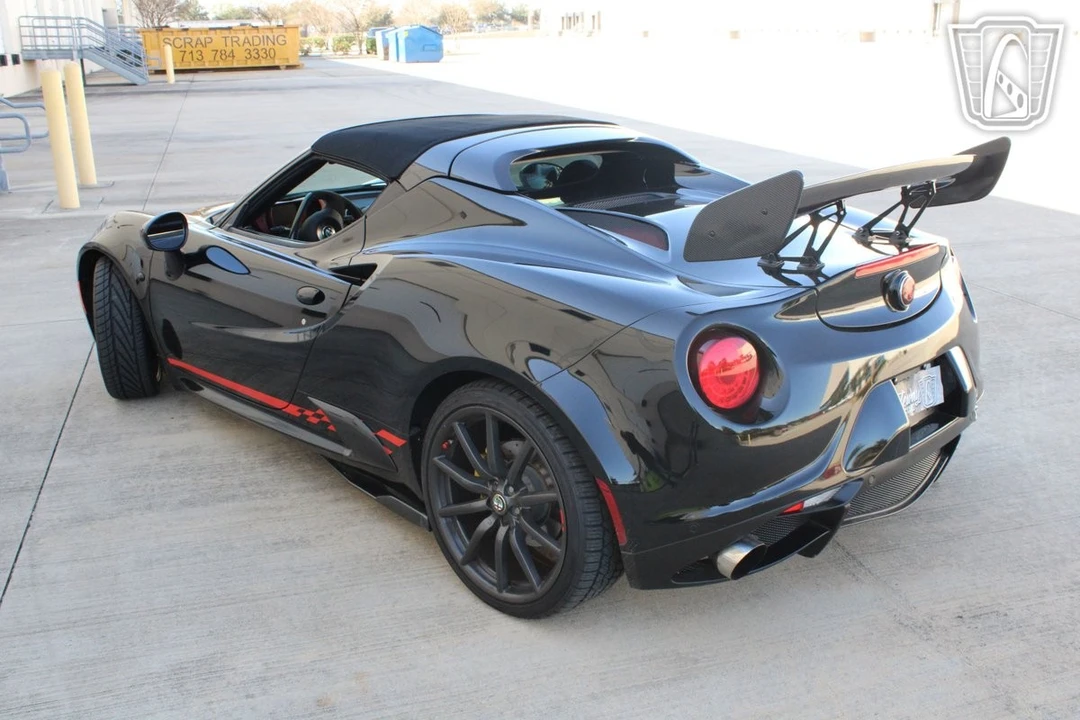 2016 Alfa Romeo 4C - Image 17 of 31
