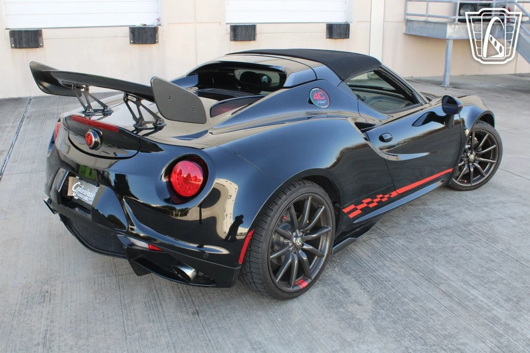 2016 Alfa Romeo 4C - Image 23 of 31