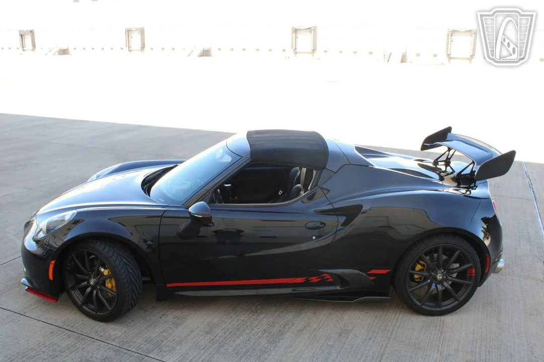 2016 Alfa Romeo 4C - Image 13 of 31