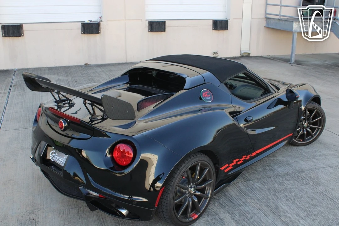 2016 Alfa Romeo 4C - Image 22 of 31