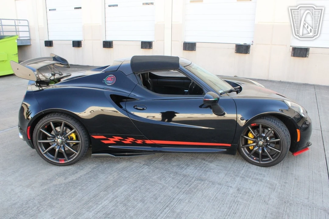 2016 Alfa Romeo 4C - Image 26 of 31