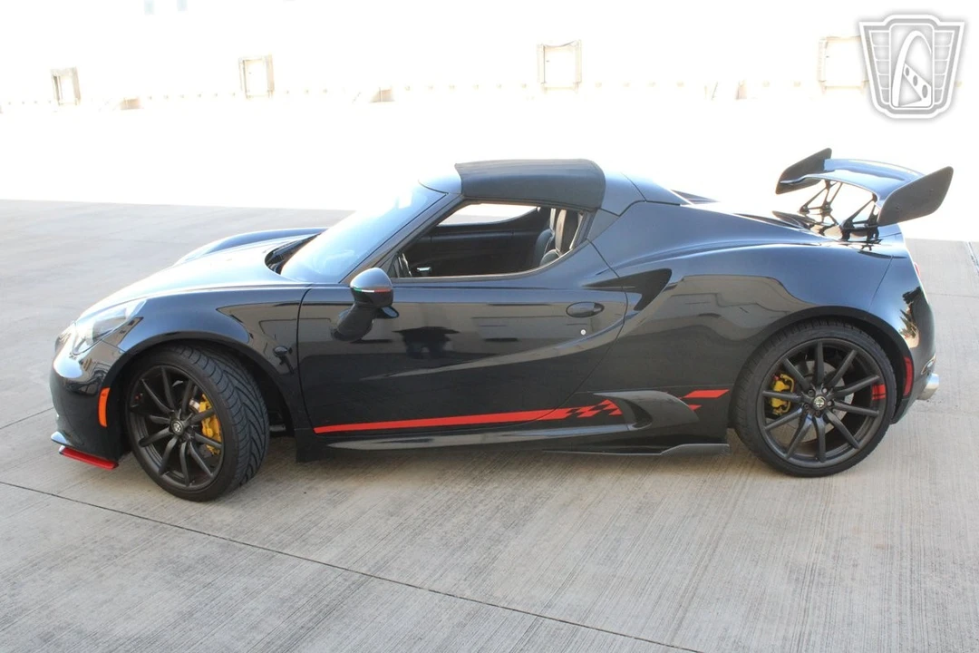 2016 Alfa Romeo 4C - Image 14 of 31
