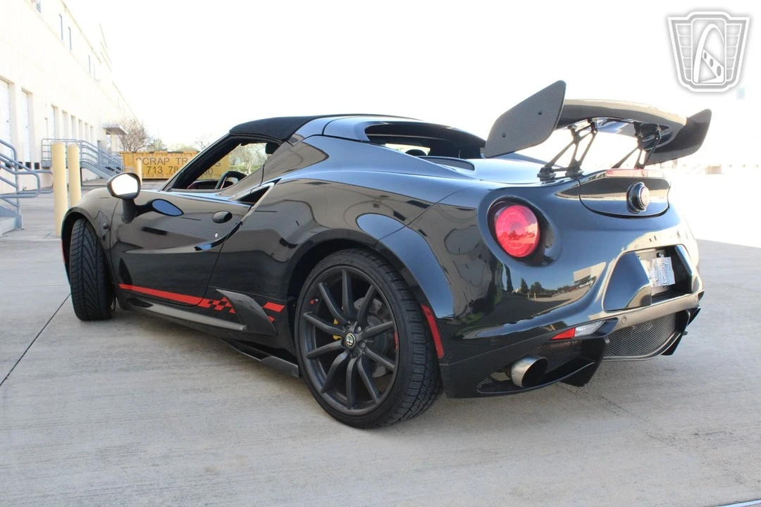 2016 Alfa Romeo 4C - Image 18 of 31