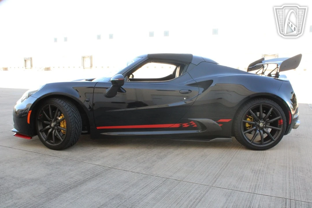 2016 Alfa Romeo 4C - Image 15 of 31