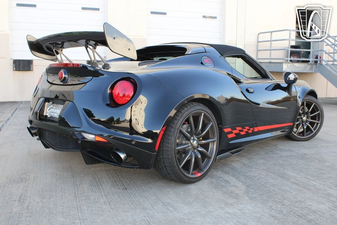 2016 Alfa Romeo 4C - Image 24 of 31