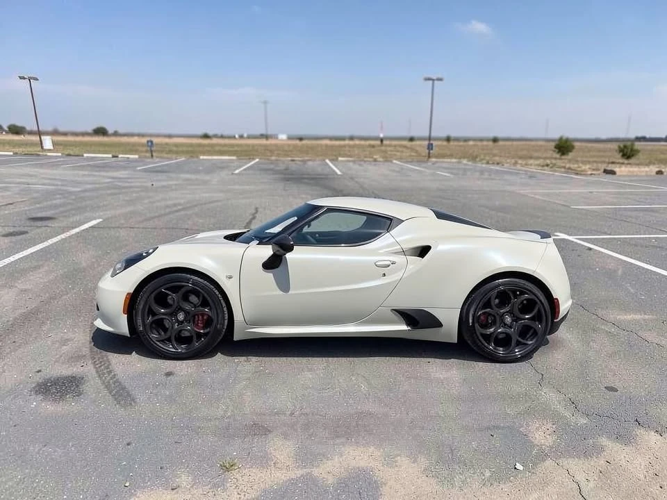 2016 Alfa Romeo 4C - Image 2 of 20