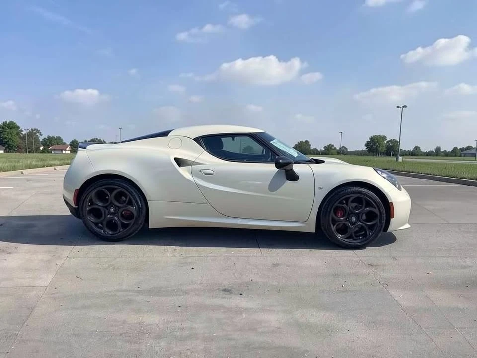 2016 Alfa Romeo 4C - Image 5 of 20