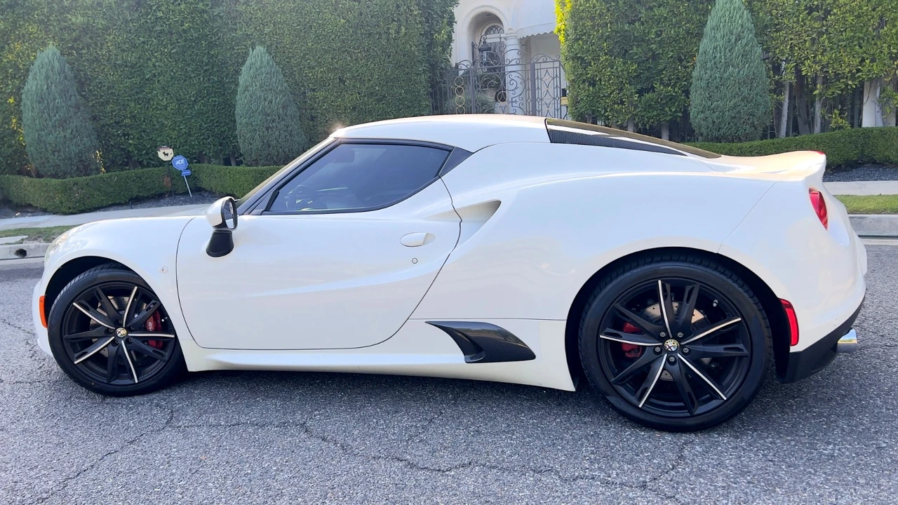 2016 Alfa Romeo 4C Coupe - Image 8 of 21