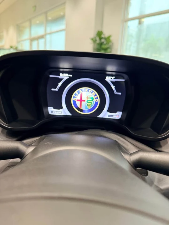 2016 Alfa Romeo 4C - Image 11 of 15