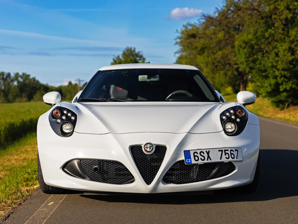 2016 Alfa Romeo 4C - Image 28 of 31