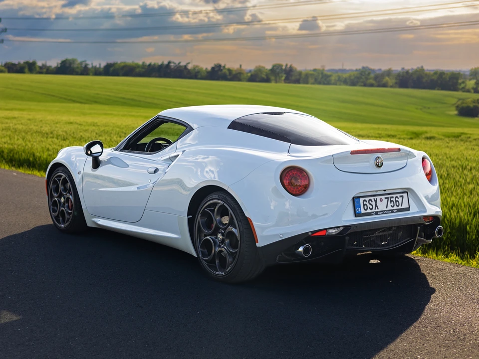 2016 Alfa Romeo 4C - Image 29 of 31