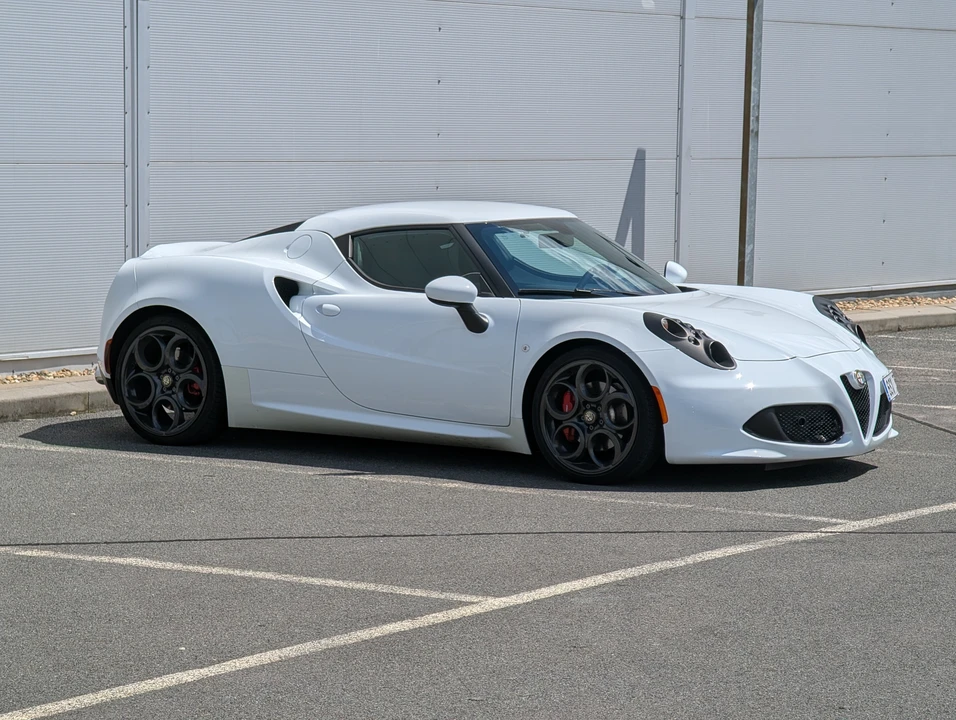 2016 Alfa Romeo 4C - Image 15 of 31