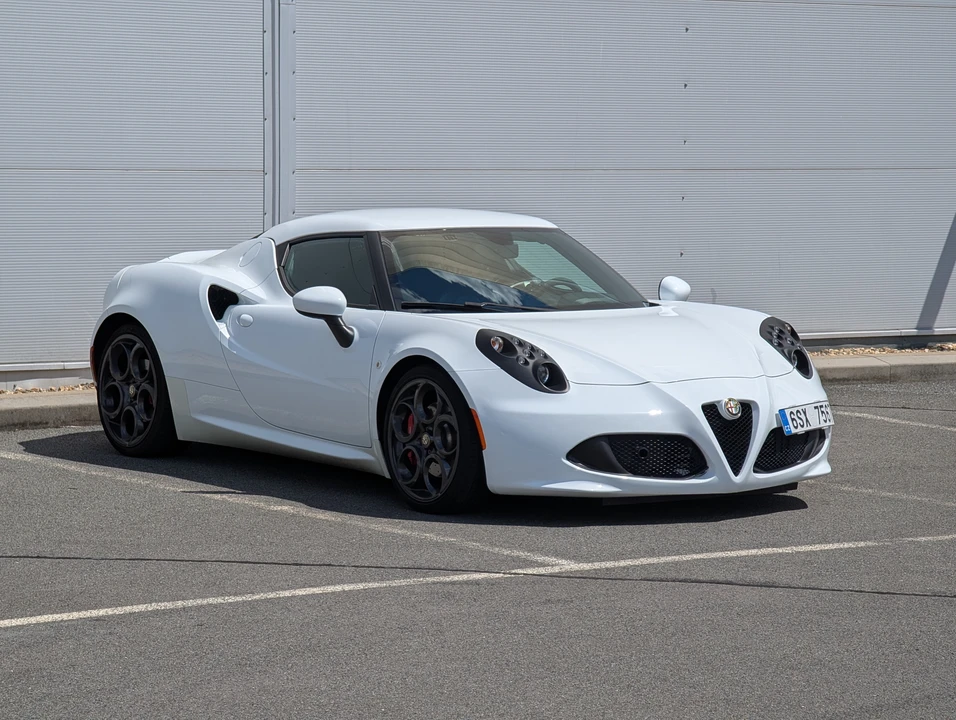 2016 Alfa Romeo 4C - Image 16 of 31