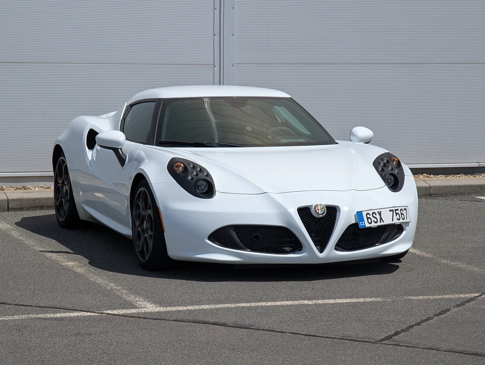 2016 Alfa Romeo 4C - Image 17 of 31