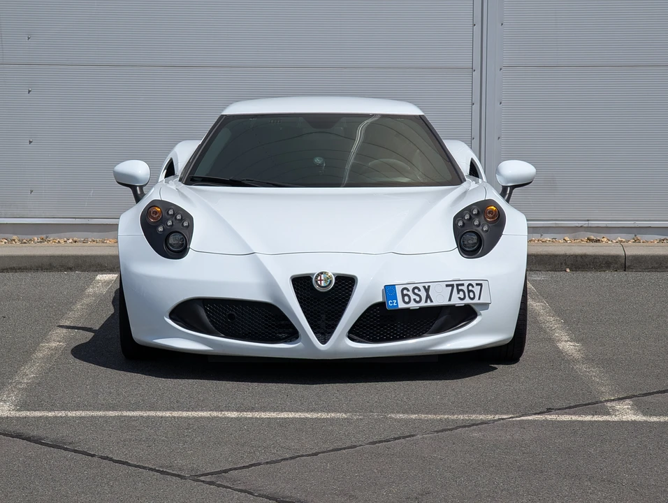 2016 Alfa Romeo 4C - Image 2 of 31