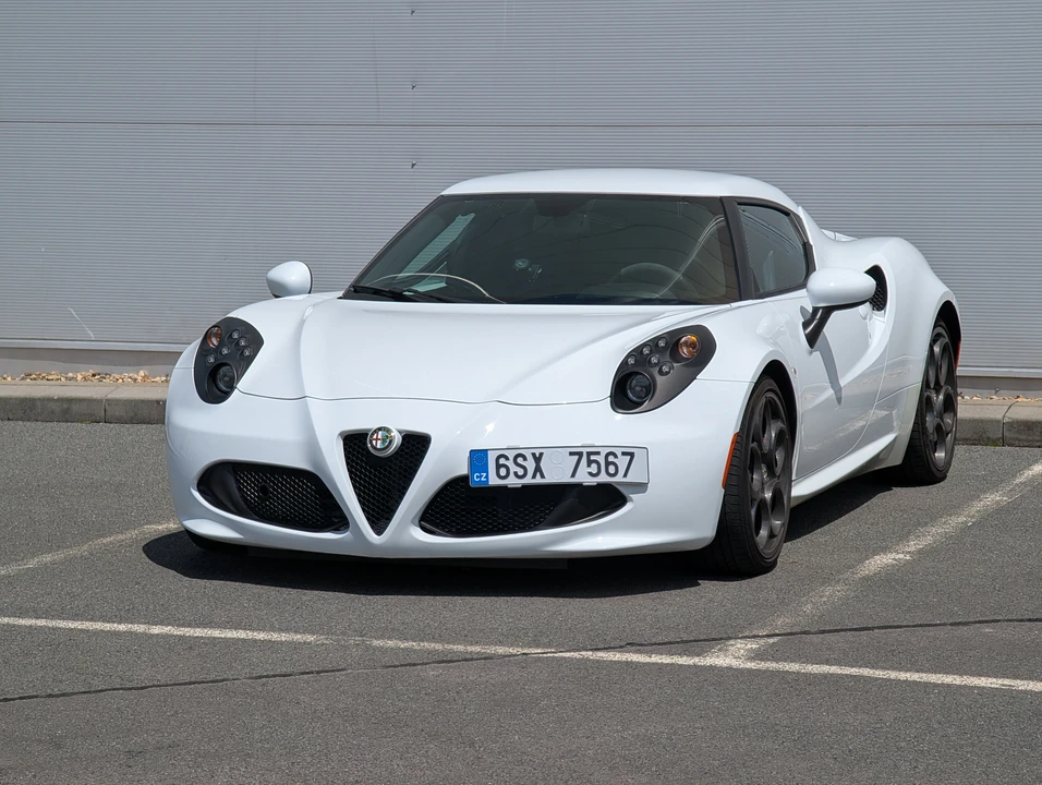 2016 Alfa Romeo 4C - Image 3 of 31
