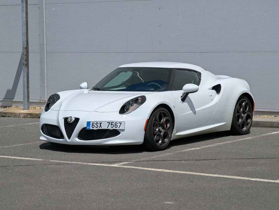 2016 Alfa Romeo 4C - Image 4 of 31