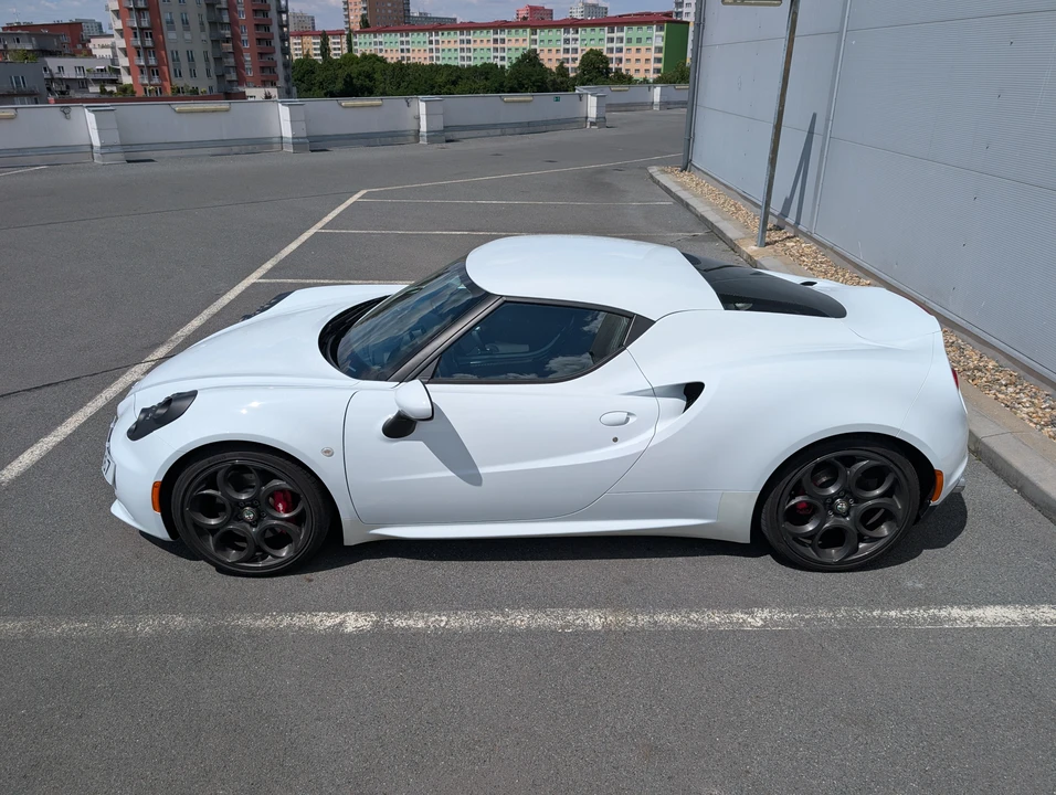 2016 Alfa Romeo 4C - Image 20 of 31